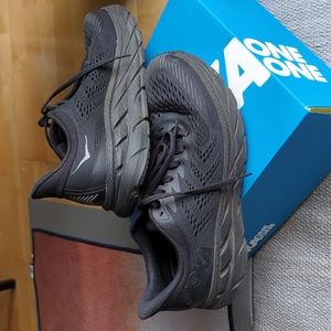 Black Hoka Clifton 7 size 8.5